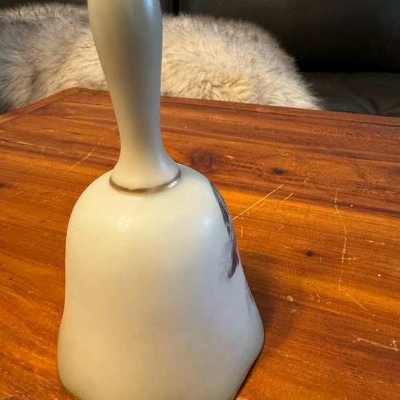 Vintage White Decorative Bell with Lady Portrait - Picture 4 of 5